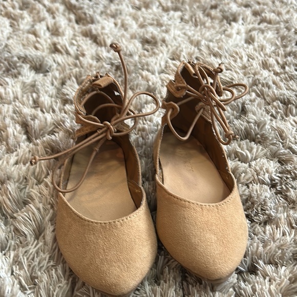 Baby girl shoes flats. Old Navy tan color brand new good condition!! - Picture 5 of 5